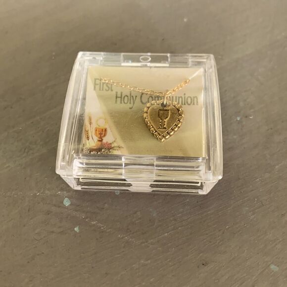 Vintage First Holy Communion Chalice Necklace, in Gold tone, Unmarked IN BOX - Picture 2 of 4